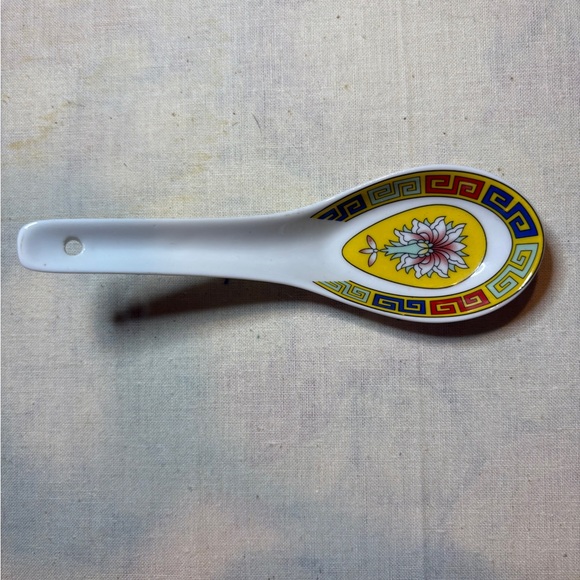 Porcelain Chinese Soup Spoon - Picture 1 of 3